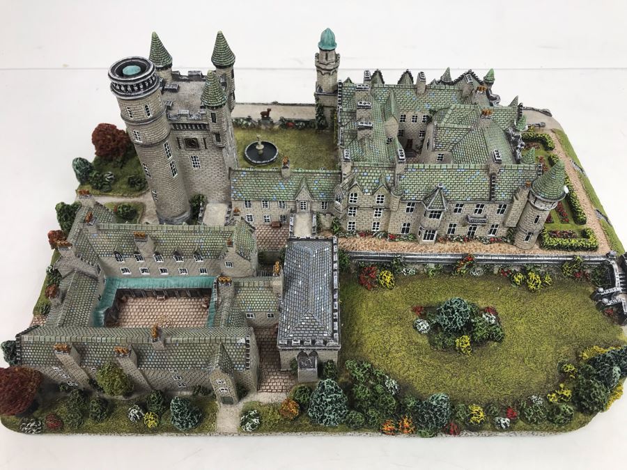 The Danbury Mint Balmoral Castle One Of Queen's Private Residences Collection The Royal Residences Of The British Monarchy With Box [Photo 10]