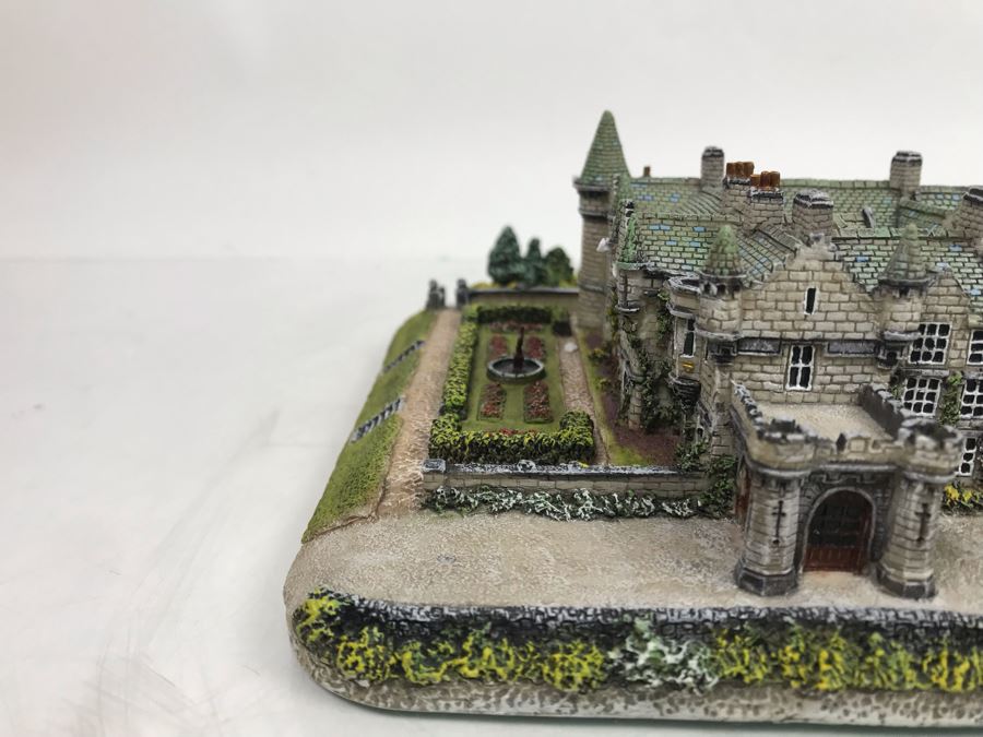 The Danbury Mint Balmoral Castle One Of Queen's Private Residences Collection The Royal Residences Of The British Monarchy With Box [Photo 5]