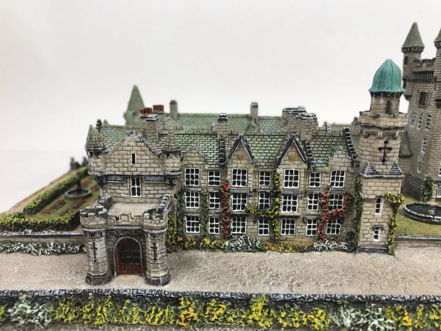The Danbury Mint Balmoral Castle One Of Queen's Private Residences Collection The Royal Residences Of The British Monarchy With Box [Photo 4]