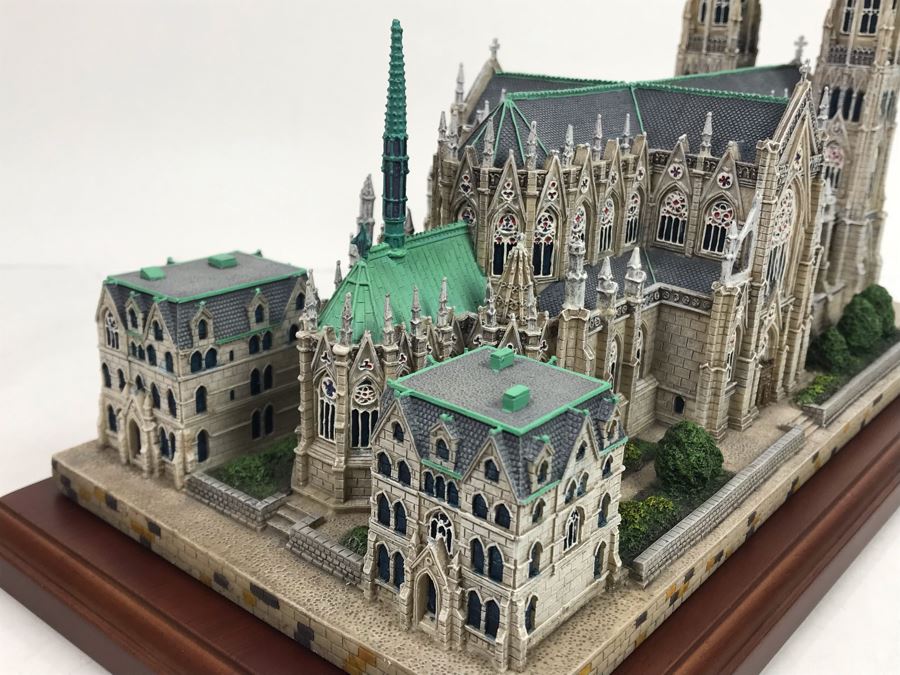 The Danbury Mint St. Patrick's Cathedral New York City With Box - (2) Spires Need To Be Glued (Have Parts) [Photo 9]