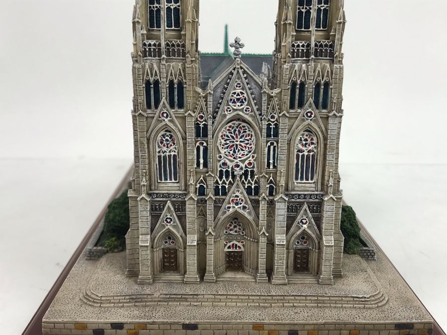 The Danbury Mint St. Patrick's Cathedral New York City With Box - (2) Spires Need To Be Glued (Have Parts) [Photo 4]