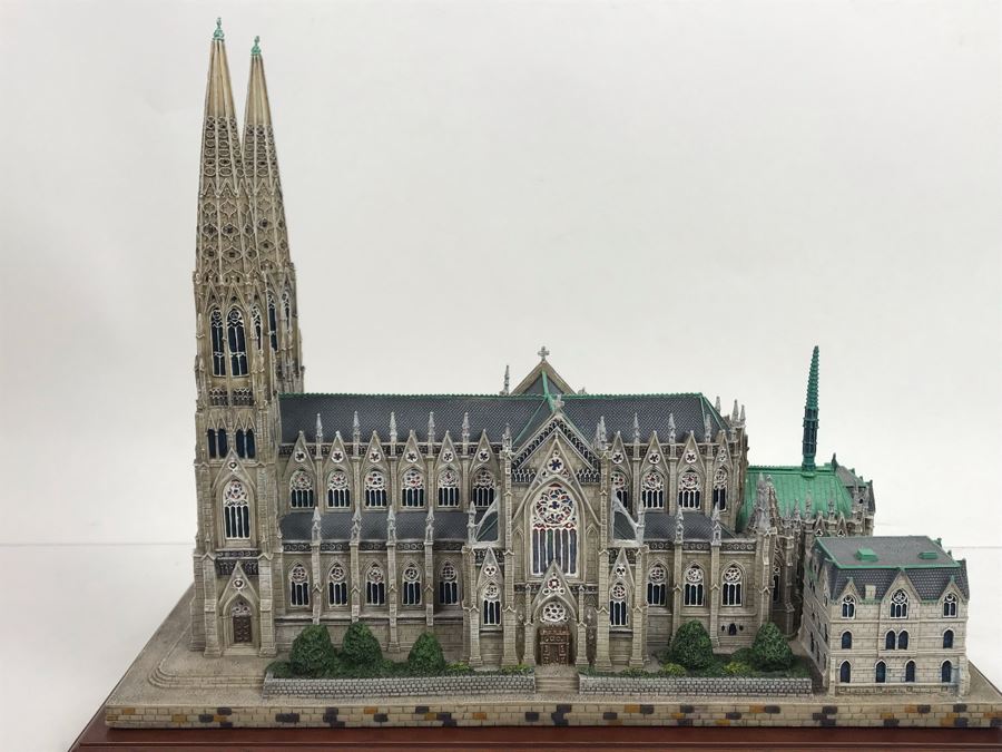 The Danbury Mint St. Patrick's Cathedral New York City With Box - (2) Spires Need To Be Glued (Have Parts) [Photo 12]