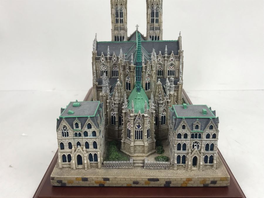 The Danbury Mint St. Patrick's Cathedral New York City With Box - (2) Spires Need To Be Glued (Have Parts) [Photo 10]