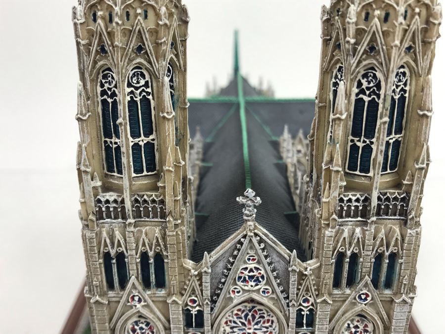 The Danbury Mint St. Patrick's Cathedral New York City With Box - (2) Spires Need To Be Glued (Have Parts) [Photo 5]