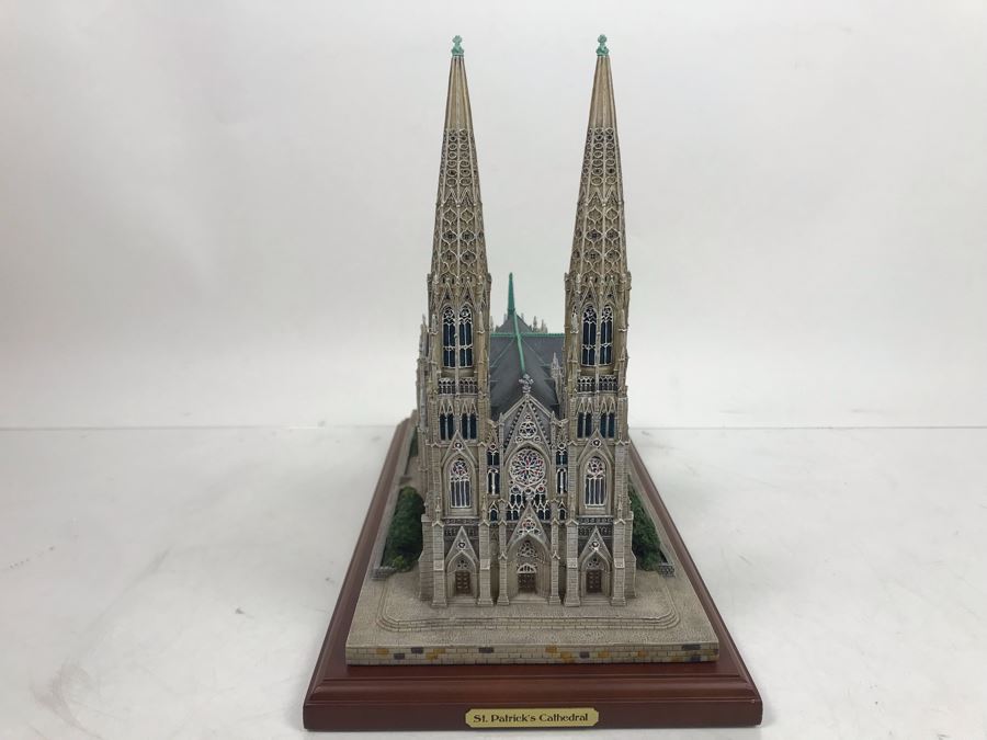The Danbury Mint St. Patrick's Cathedral New York City With Box - (2) Spires Need To Be Glued (Have Parts) [Photo 2]
