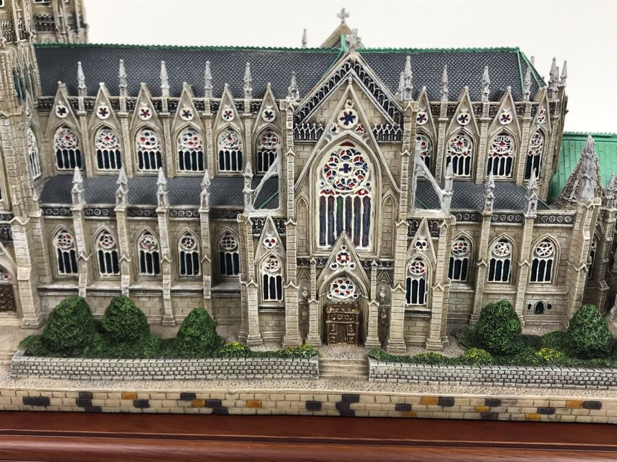 The Danbury Mint St. Patrick's Cathedral New York City With Box - (2) Spires Need To Be Glued (Have Parts) [Photo 13]