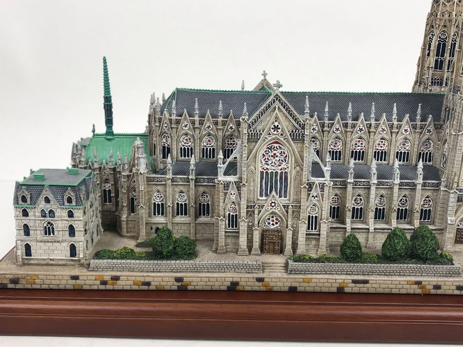 The Danbury Mint St. Patrick's Cathedral New York City With Box - (2) Spires Need To Be Glued (Have Parts) [Photo 8]