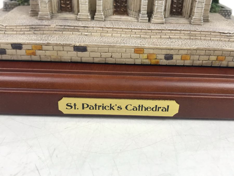 The Danbury Mint St. Patrick's Cathedral New York City With Box - (2) Spires Need To Be Glued (Have Parts) [Photo 3]