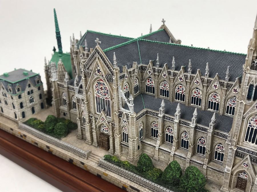 The Danbury Mint St. Patrick's Cathedral New York City With Box - (2) Spires Need To Be Glued (Have Parts) [Photo 7]