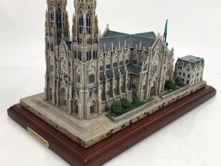 The Danbury Mint St. Patrick's Cathedral New York City With Box - (2) Spires Need To Be Glued (Have Parts) [Photo 14]
