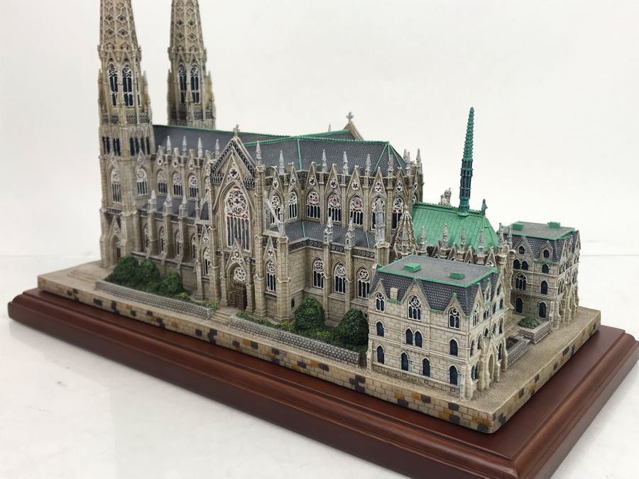 The Danbury Mint St. Patrick's Cathedral New York City With Box - (2) Spires Need To Be Glued (Have Parts) [Photo 11]