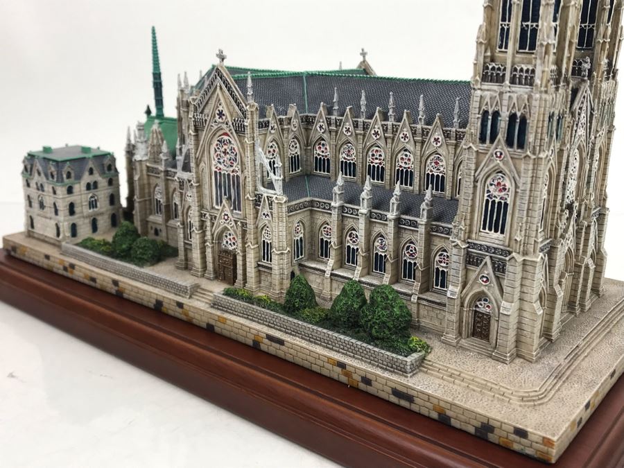 The Danbury Mint St. Patrick's Cathedral New York City With Box - (2) Spires Need To Be Glued (Have Parts) [Photo 6]