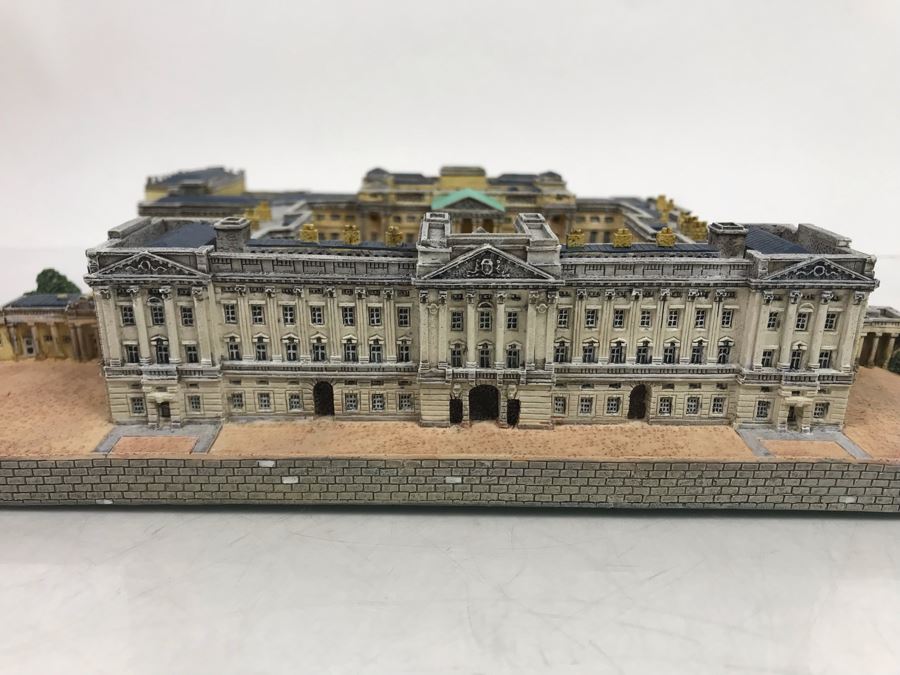 The Danbury Mint Buckingham Palace From Collection The Royal Residences Of The British Monarchy With Box [Photo 10]