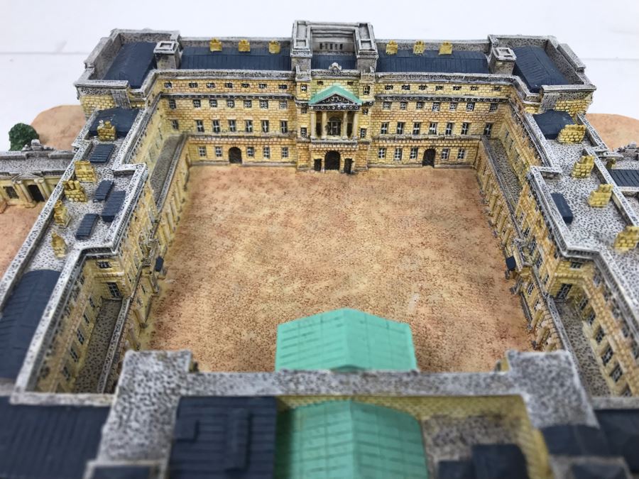 The Danbury Mint Buckingham Palace From Collection The Royal Residences Of The British Monarchy With Box [Photo 5]
