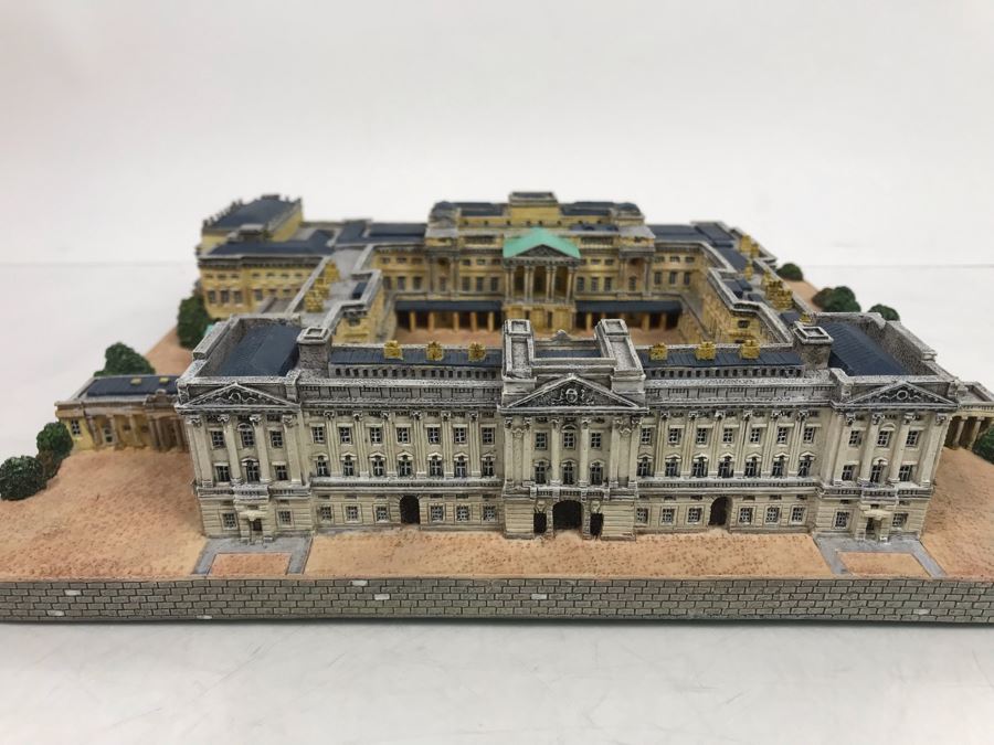 The Danbury Mint Buckingham Palace From Collection The Royal Residences Of The British Monarchy With Box [Photo 9]