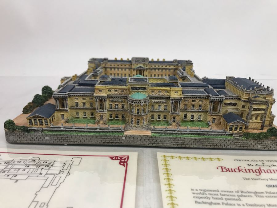 The Danbury Mint Buckingham Palace From Collection The Royal Residences Of The British Monarchy With Box [Photo 3]