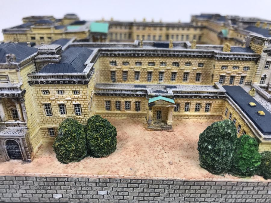 The Danbury Mint Buckingham Palace From Collection The Royal Residences Of The British Monarchy With Box [Photo 13]