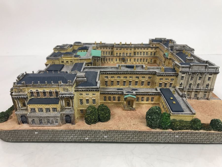 The Danbury Mint Buckingham Palace From Collection The Royal Residences Of The British Monarchy With Box [Photo 12]