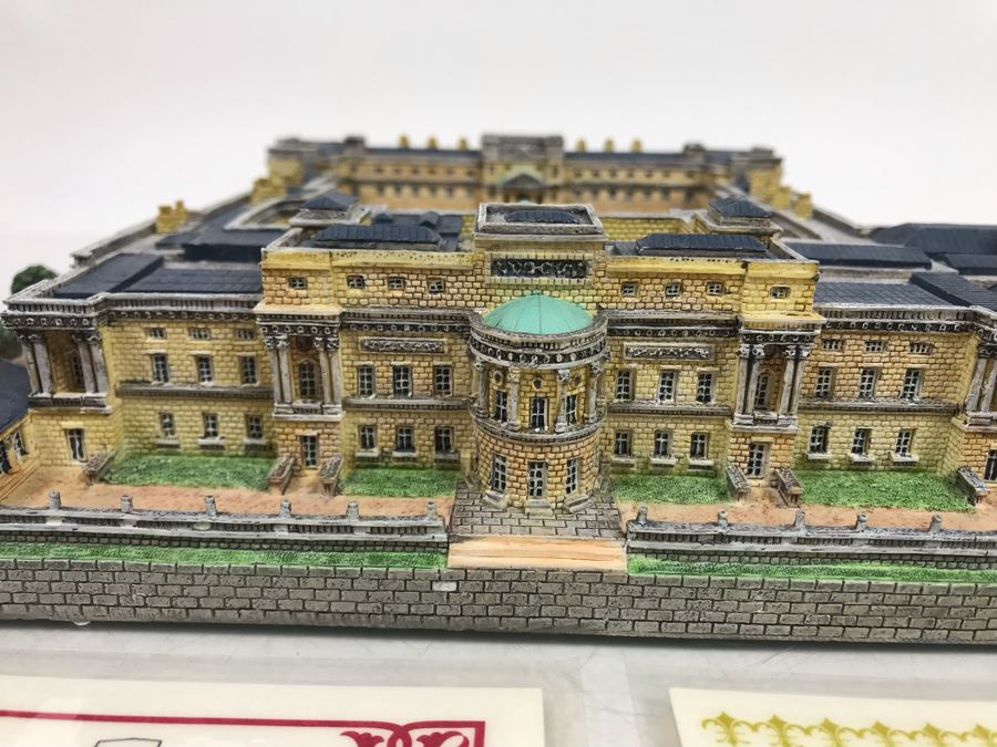 The Danbury Mint Buckingham Palace From Collection The Royal Residences Of The British Monarchy With Box [Photo 4]