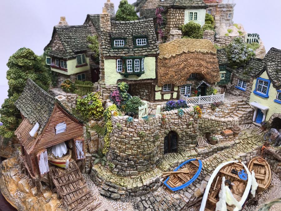 Large Lilliput Lane Limited Edition 'Out Of The Storm' Sculpture Figurine With Box Handmade In England Limited To 3,000 Retailed Over $2,000 [Photo 6]