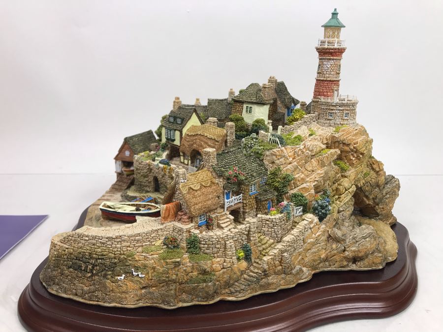 Large Lilliput Lane Limited Edition 'Out Of The Storm' Sculpture Figurine With Box Handmade In England Limited To 3,000 Retailed Over $2,000 [Photo 10]