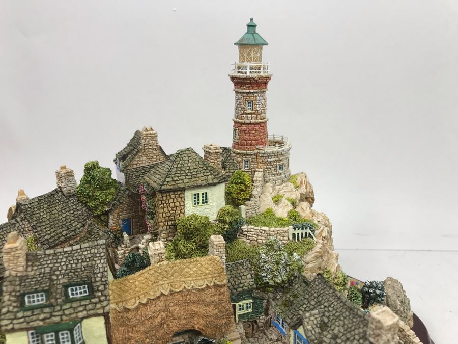 Large Lilliput Lane Limited Edition 'Out Of The Storm' Sculpture Figurine With Box Handmade In England Limited To 3,000 Retailed Over $2,000 [Photo 9]