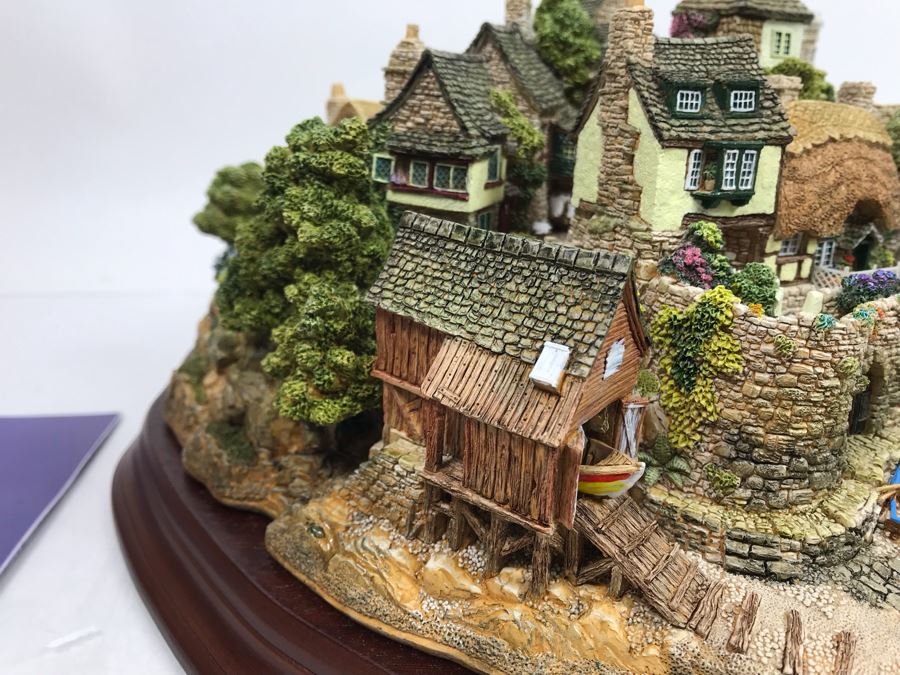 Large Lilliput Lane Limited Edition 'Out Of The Storm' Sculpture Figurine With Box Handmade In England Limited To 3,000 Retailed Over $2,000 [Photo 7]