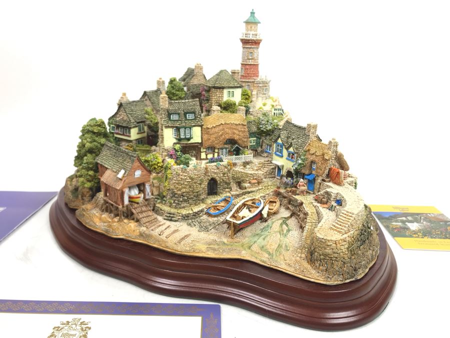 Large Lilliput Lane Limited Edition 'Out Of The Storm' Sculpture Figurine With Box Handmade In England Limited To 3,000 Retailed Over $2,000 [Photo 3]