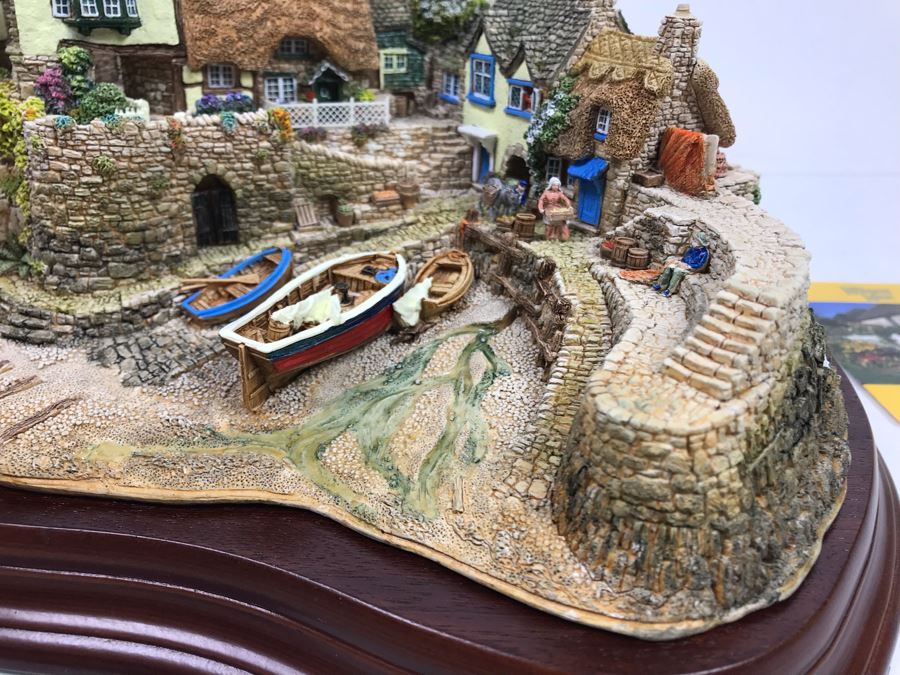 Large Lilliput Lane Limited Edition 'Out Of The Storm' Sculpture Figurine With Box Handmade In England Limited To 3,000 Retailed Over $2,000 [Photo 4]