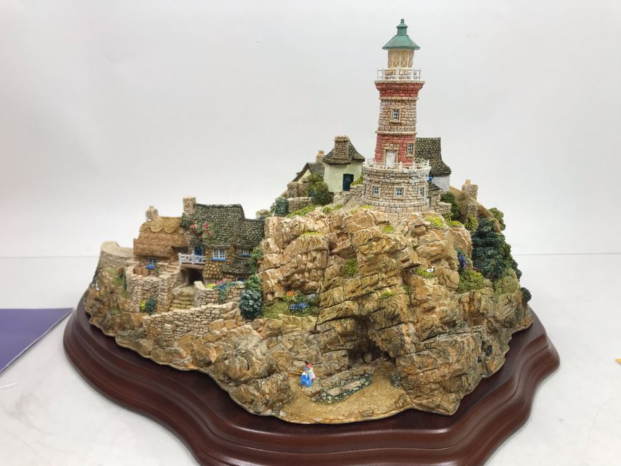 Large Lilliput Lane Limited Edition 'Out Of The Storm' Sculpture Figurine With Box Handmade In England Limited To 3,000 Retailed Over $2,000 [Photo 13]
