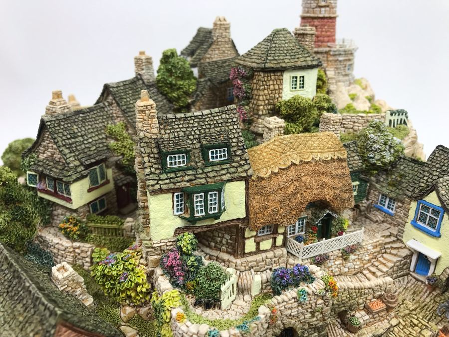 Large Lilliput Lane Limited Edition 'Out Of The Storm' Sculpture Figurine With Box Handmade In England Limited To 3,000 Retailed Over $2,000 [Photo 8]