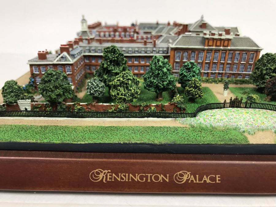 The Danbury Mint Kensington Palace London, England Home Of Princess Diana With Box [Photo 4]