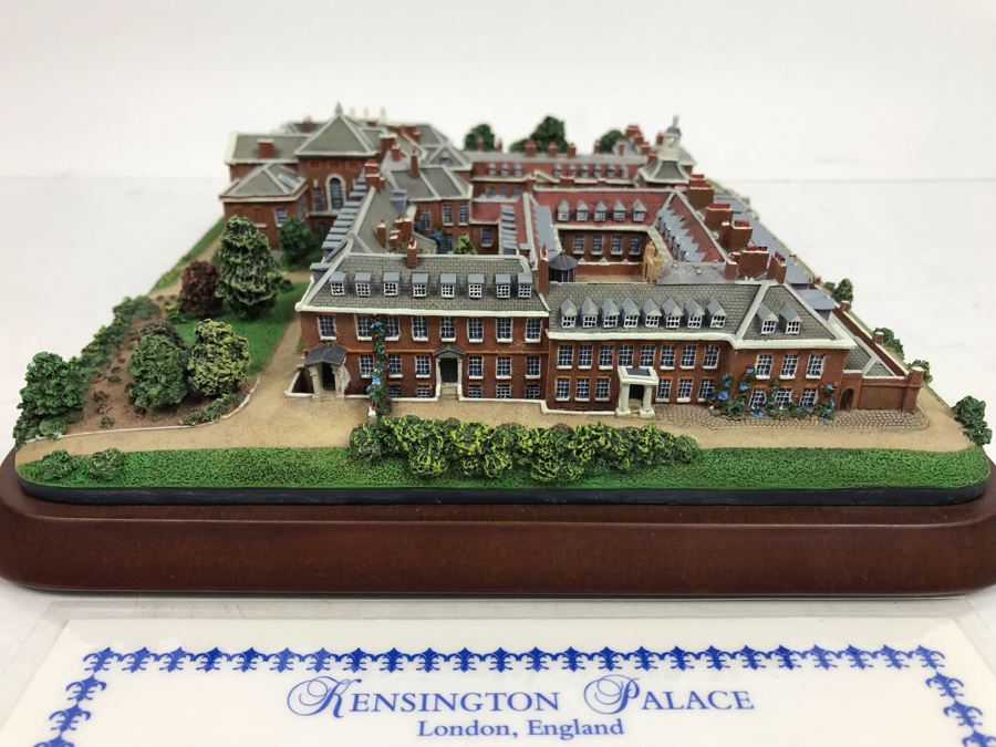 The Danbury Mint Kensington Palace London, England Home Of Princess Diana With Box [Photo 9]