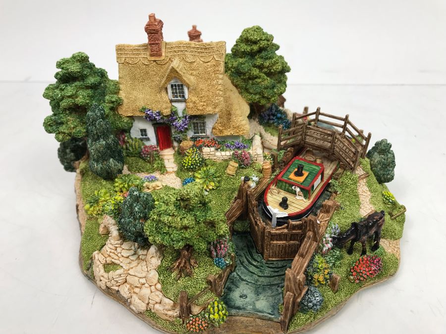 Vintage 1998 Lilliput Lane 'Flatford Lock' Sculpture Figurine With Box [Photo 3]