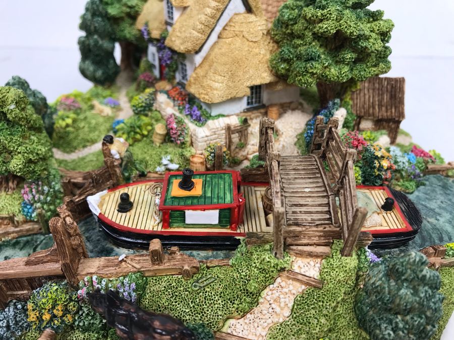 Vintage 1998 Lilliput Lane 'Flatford Lock' Sculpture Figurine With Box [Photo 5]