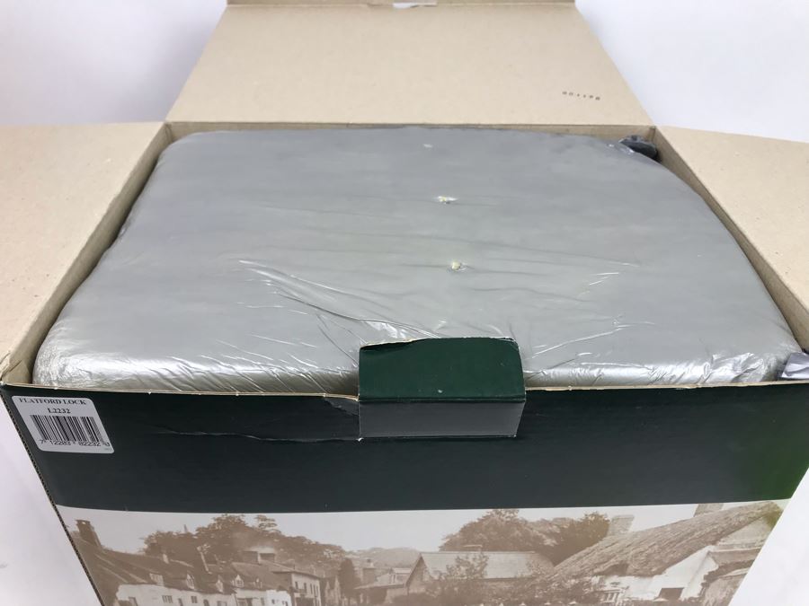 Vintage 1998 Lilliput Lane 'Flatford Lock' Sculpture Figurine With Box [Photo 14]