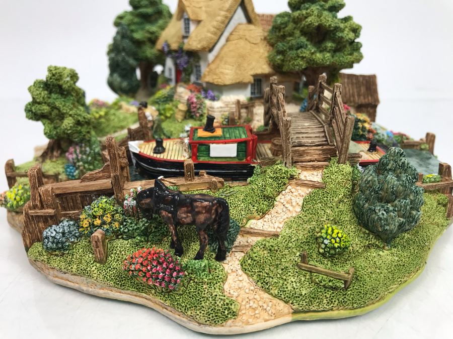 Vintage 1998 Lilliput Lane 'Flatford Lock' Sculpture Figurine With Box [Photo 4]
