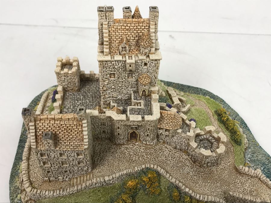 Vintage 1990 Lilliput Lane 'Eilean Donan Castle' Sculpture Figurine With Box [Photo 5]