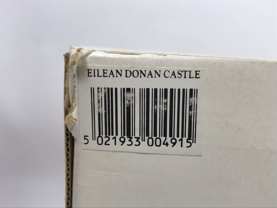 Vintage 1990 Lilliput Lane 'Eilean Donan Castle' Sculpture Figurine With Box [Photo 17]