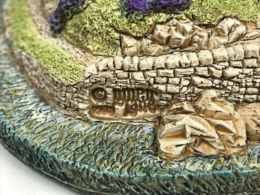 Vintage 1990 Lilliput Lane 'Eilean Donan Castle' Sculpture Figurine With Box [Photo 8]