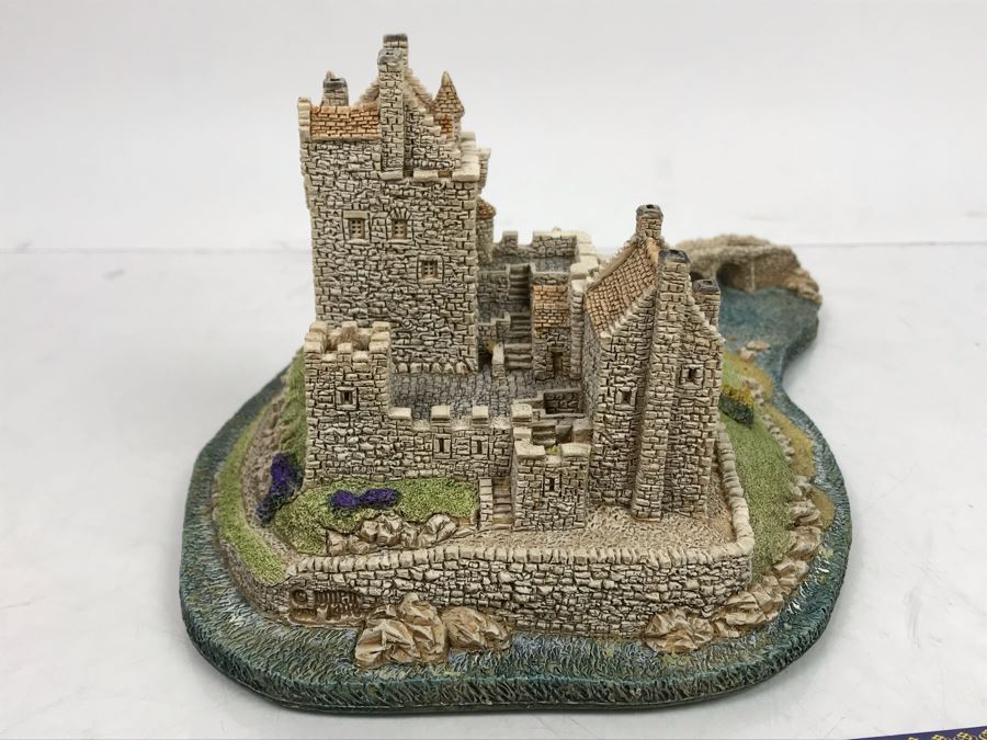 Vintage 1990 Lilliput Lane 'Eilean Donan Castle' Sculpture Figurine With Box [Photo 7]