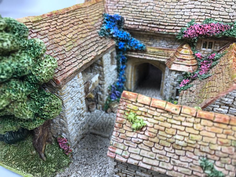 Pair Of Lilliput Lane Cottages 1997 'The George Inn' And 1997 'Halcyon Days' With Boxes [Photo 10]