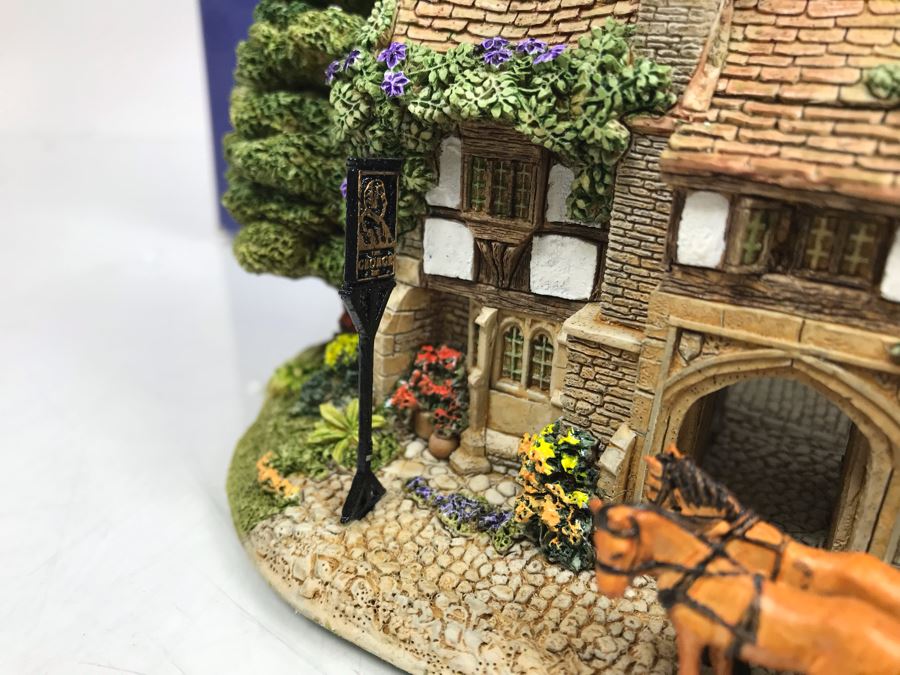 Pair Of Lilliput Lane Cottages 1997 'The George Inn' And 1997 'Halcyon Days' With Boxes [Photo 6]