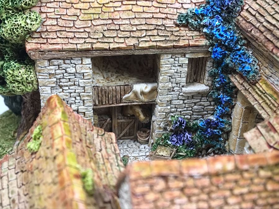 Pair Of Lilliput Lane Cottages 1997 'The George Inn' And 1997 'Halcyon Days' With Boxes [Photo 11]