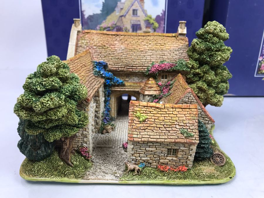Pair Of Lilliput Lane Cottages 1997 'The George Inn' And 1997 'Halcyon Days' With Boxes [Photo 8]