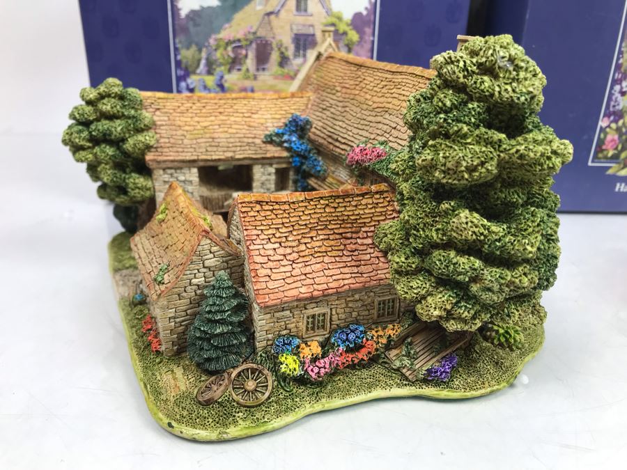 Pair Of Lilliput Lane Cottages 1997 'The George Inn' And 1997 'Halcyon Days' With Boxes [Photo 12]