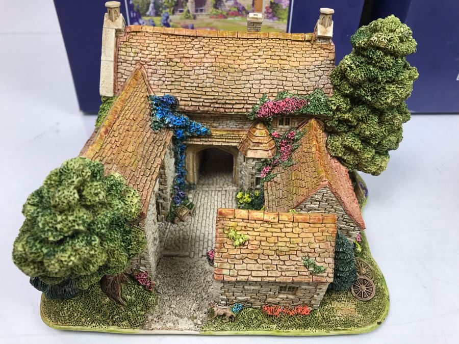 Pair Of Lilliput Lane Cottages 1997 'The George Inn' And 1997 'Halcyon Days' With Boxes [Photo 9]