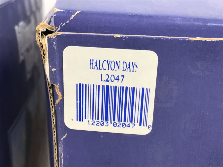 Pair Of Lilliput Lane Cottages 1997 'The George Inn' And 1997 'Halcyon Days' With Boxes [Photo 24]