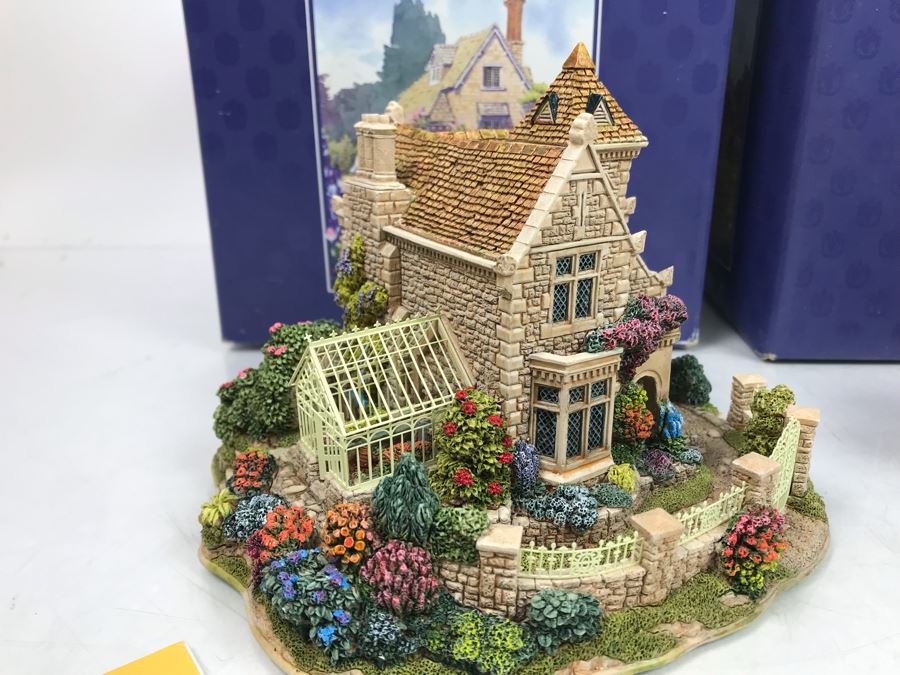Pair Of Lilliput Lane Cottages 1997 'Green Gables' And 1997 'Canterbury Bells' With Boxes [Photo 13]