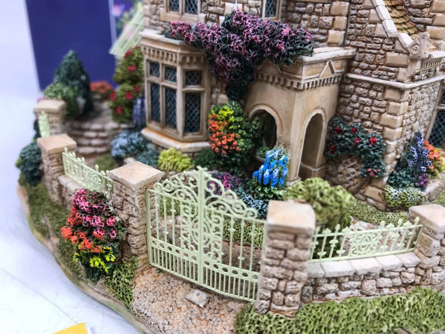 Pair Of Lilliput Lane Cottages 1997 'Green Gables' And 1997 'Canterbury Bells' With Boxes [Photo 5]
